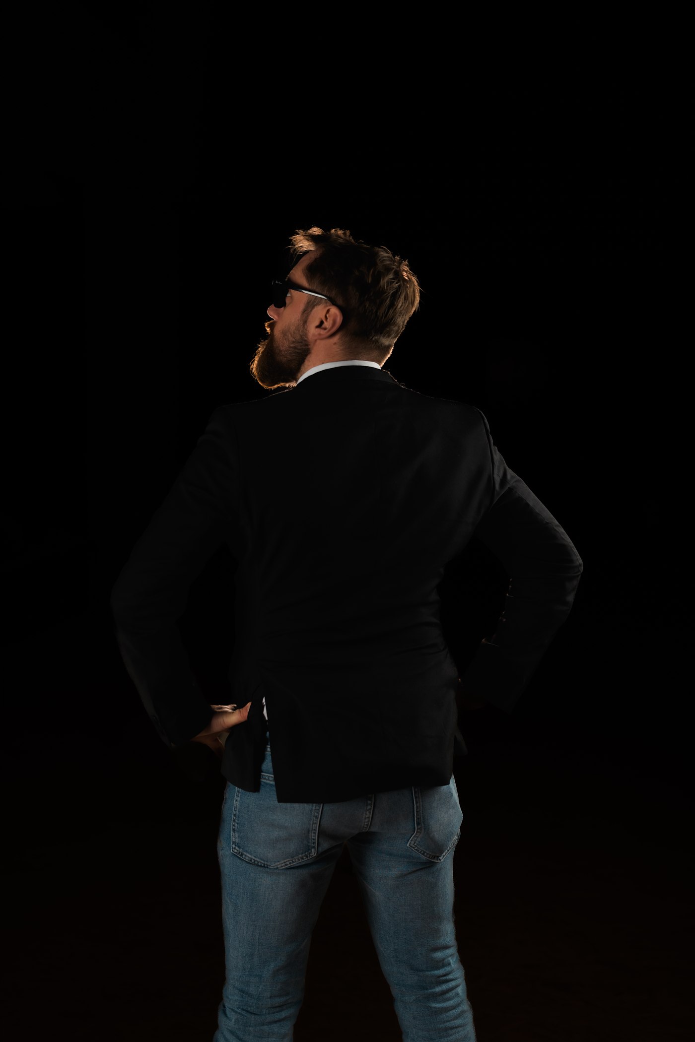 David Gorinšek v črnem suknjiču